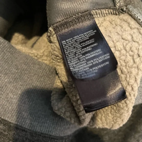 The North Face Men’s Medium Gray Fleece Full Zip Jacket with Shoulder Patch Logo - Picture 12 of 12